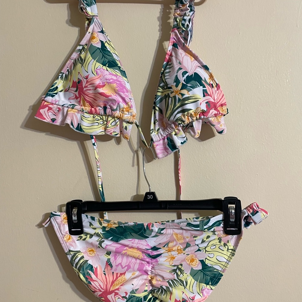 Bikini - Picture 2 of 4